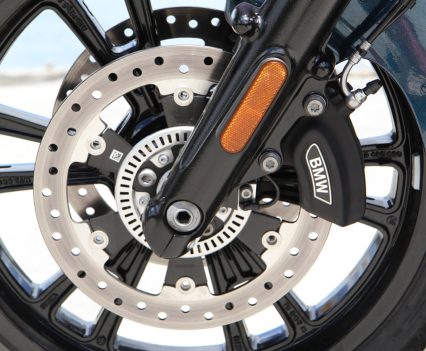 300mm rotors at the front with dual four-piston calipers.