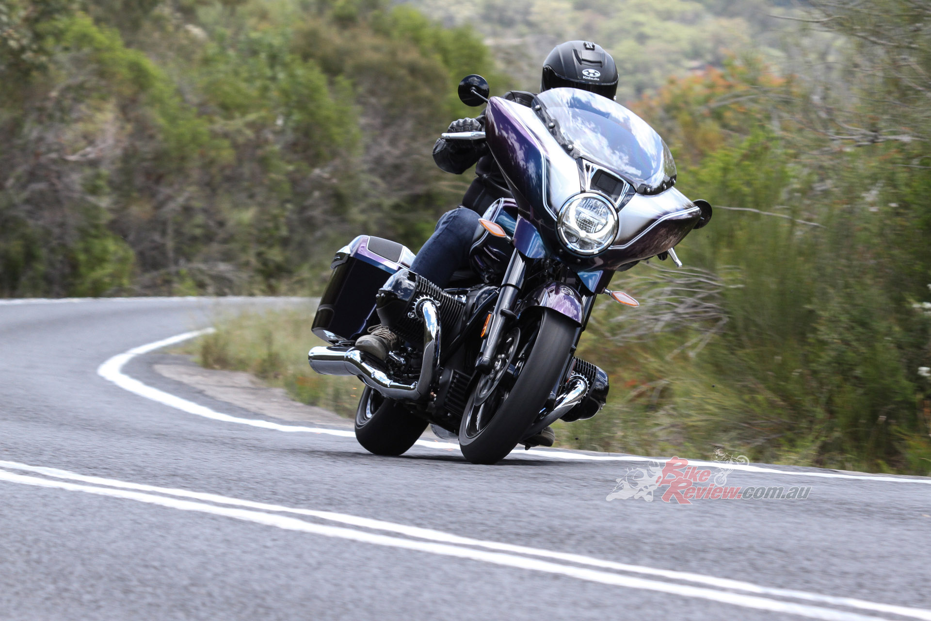 The big front wheel and huge fairing certainly add sime imposing character to the R 18 B. It's a big bike! The big front wheel and huge fairing certainly add sime imposing character to the R 18 B. It's a big bike!