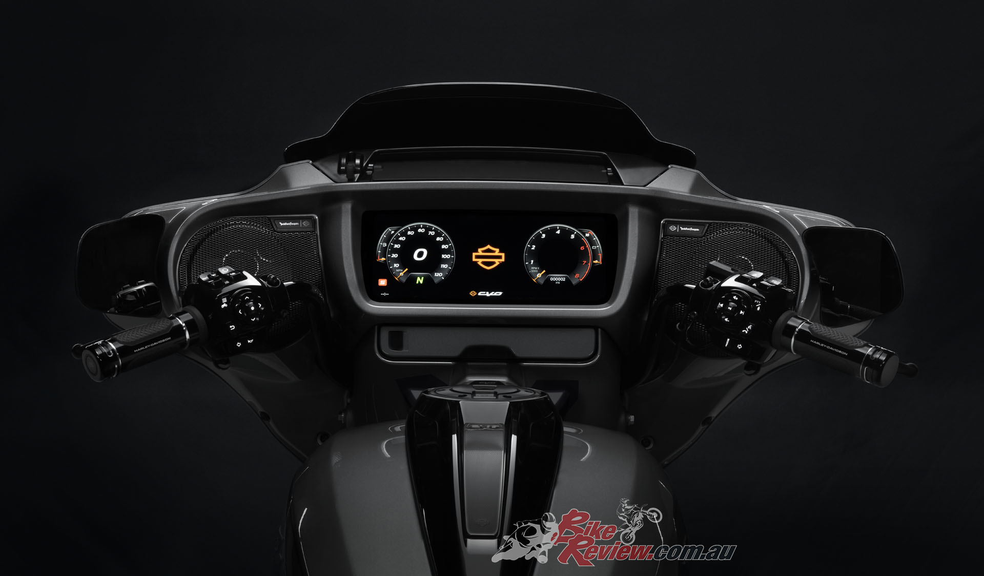 The CVO Street Glide and CVO Road Glide models introduce an all-new suite of infotainment technology powered by the new Skyline OS. A TFT colour touch screen is the most tech-forward display ever offered for a Harley-Davidson.The CVO Street Glide and CVO Road Glide models introduce an all-new suite of infotainment technology powered by the new Skyline OS. A TFT colour touch screen is the most tech-forward display ever offered for a Harley-Davidson.