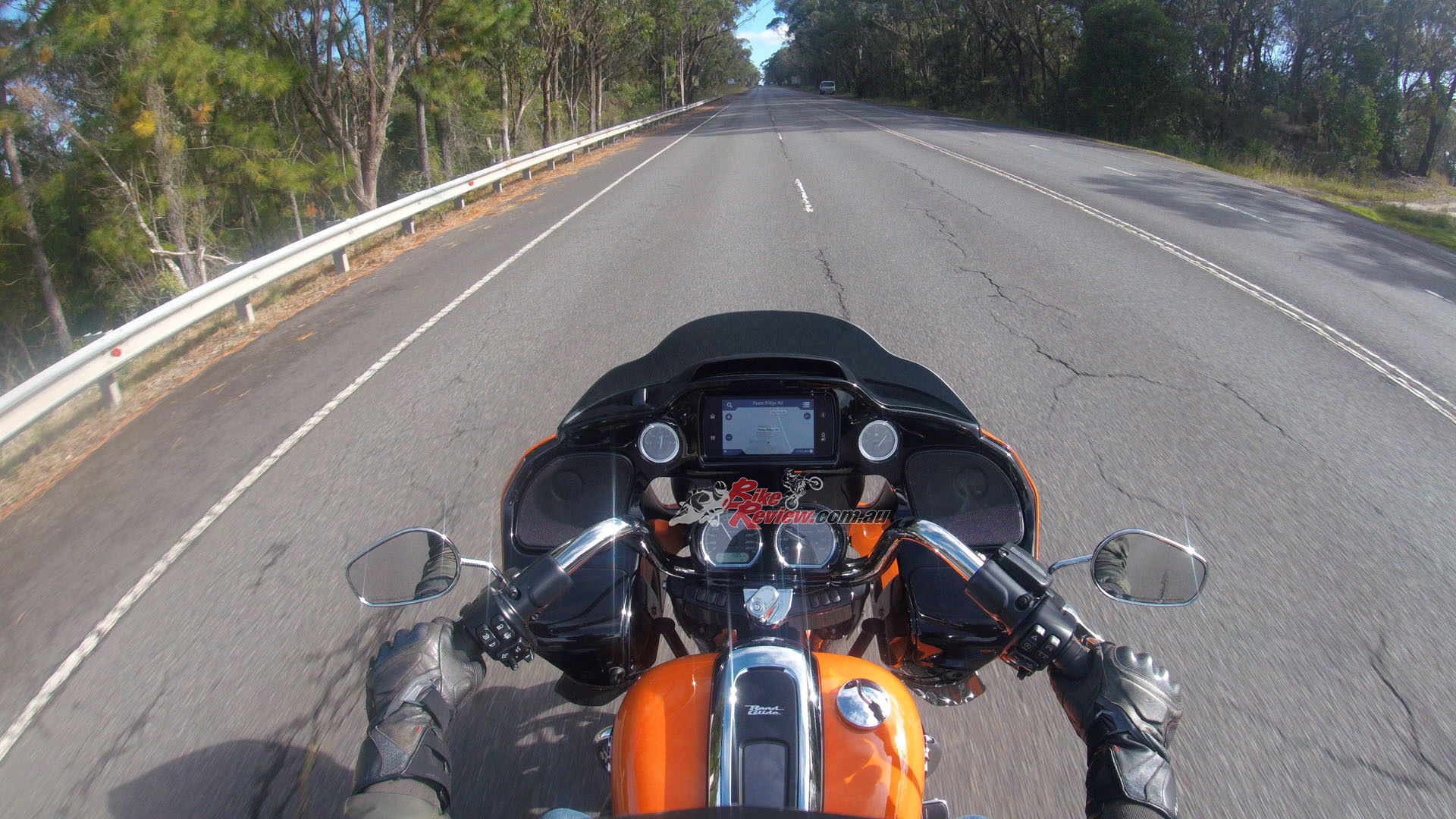 Out on the open road, soaking up the miles, not a care in the world. This is the place to be on the Road Glide Special...