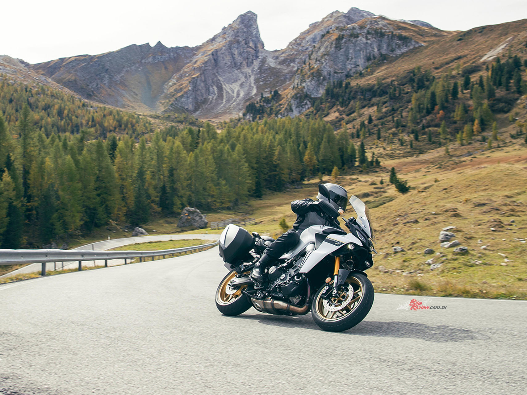 For confident night-time riding the Tracer 9 GT is fitted with LED cornering lights that get brighter as you lean further.