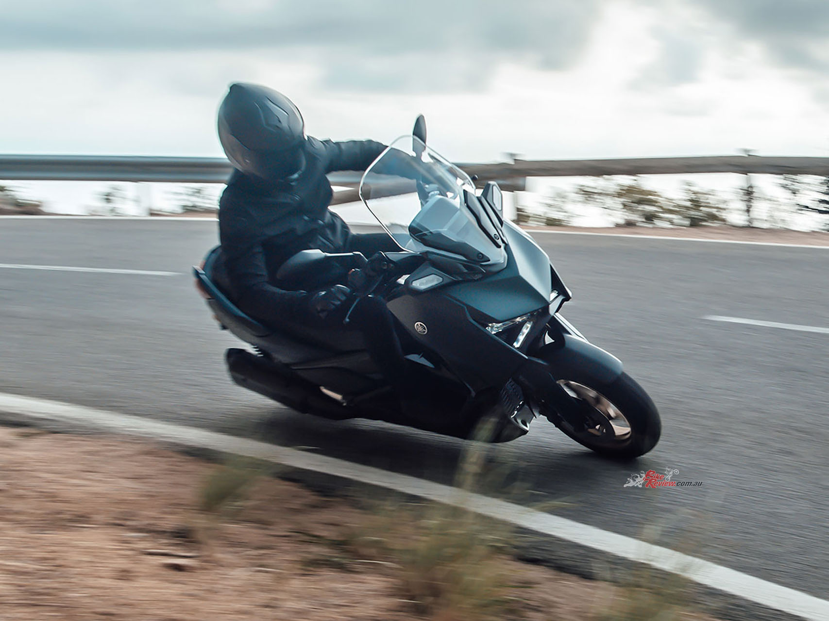 The new model retains the same adjustable windscreen, and for improved operation and greater comfort the screen braces that enable adjustment from low to high position are redesigned.