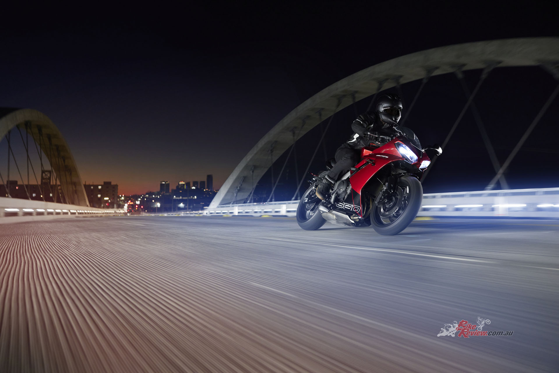 The Daytona’s triple delivers 95PS at 11,250rpm with a 12,650rpm redline. More than 80 per cent of its 69Nm of peak torque is available from just 3125rpm.
