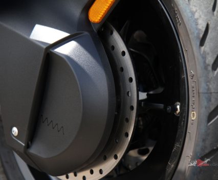Four-piston fixed calipers, dual 265mm rotors at the front.