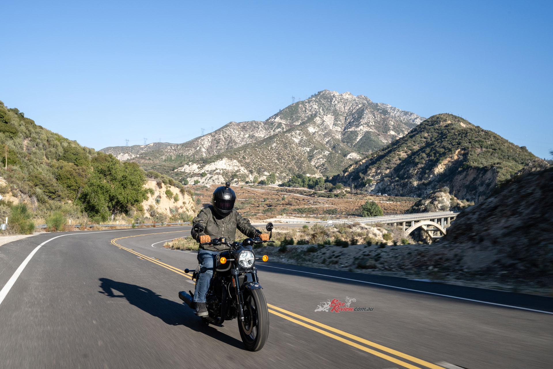 Cruising is no issue; the Shotgun 650 will sit on 110km/h all day long with ample on tap to overtake.