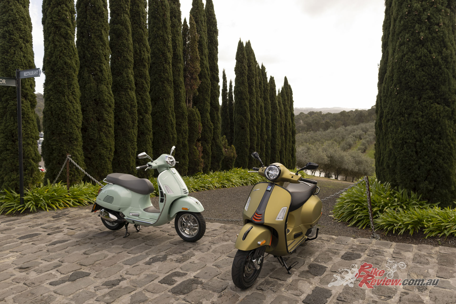 It’s new Vespa time! We flew down to Melbourne to check out the new Vespa GTS 300 range and have an all-Italian fun day out and find out just how easy these little scooters are to ride.